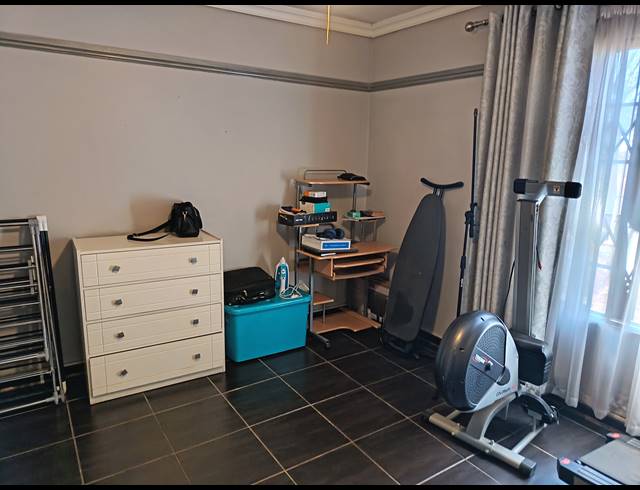 5 BEDROOM HOUSE FOR SALE IN GOLF PARK